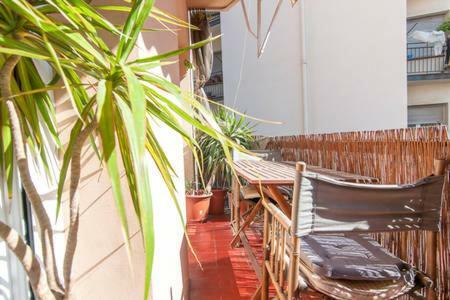 Three Bedroom Apartment In Sants Barcelona Ngoại thất bức ảnh