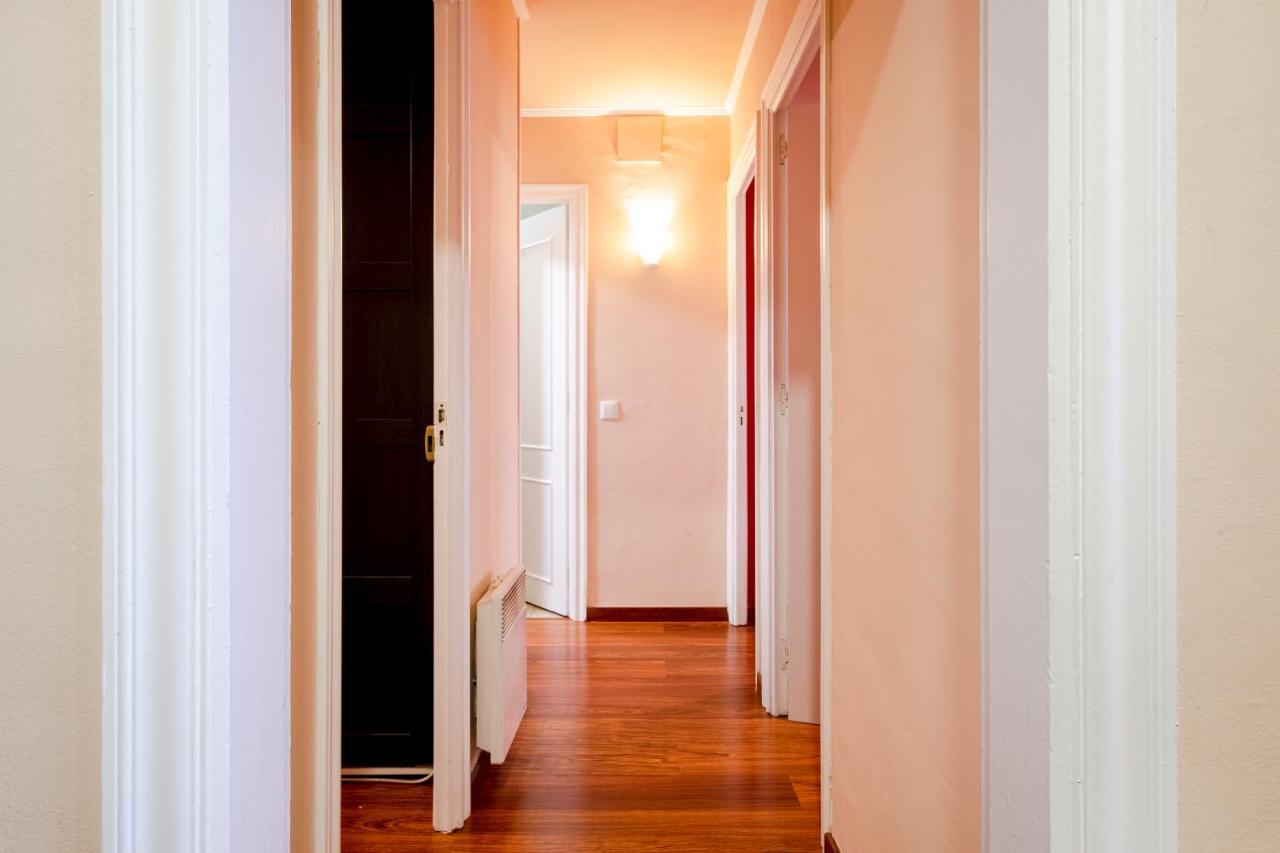 Three Bedroom Apartment In Sants Barcelona Ngoại thất bức ảnh