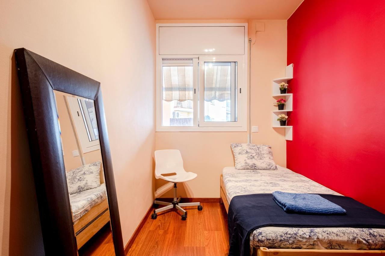 Three Bedroom Apartment In Sants Barcelona Ngoại thất bức ảnh