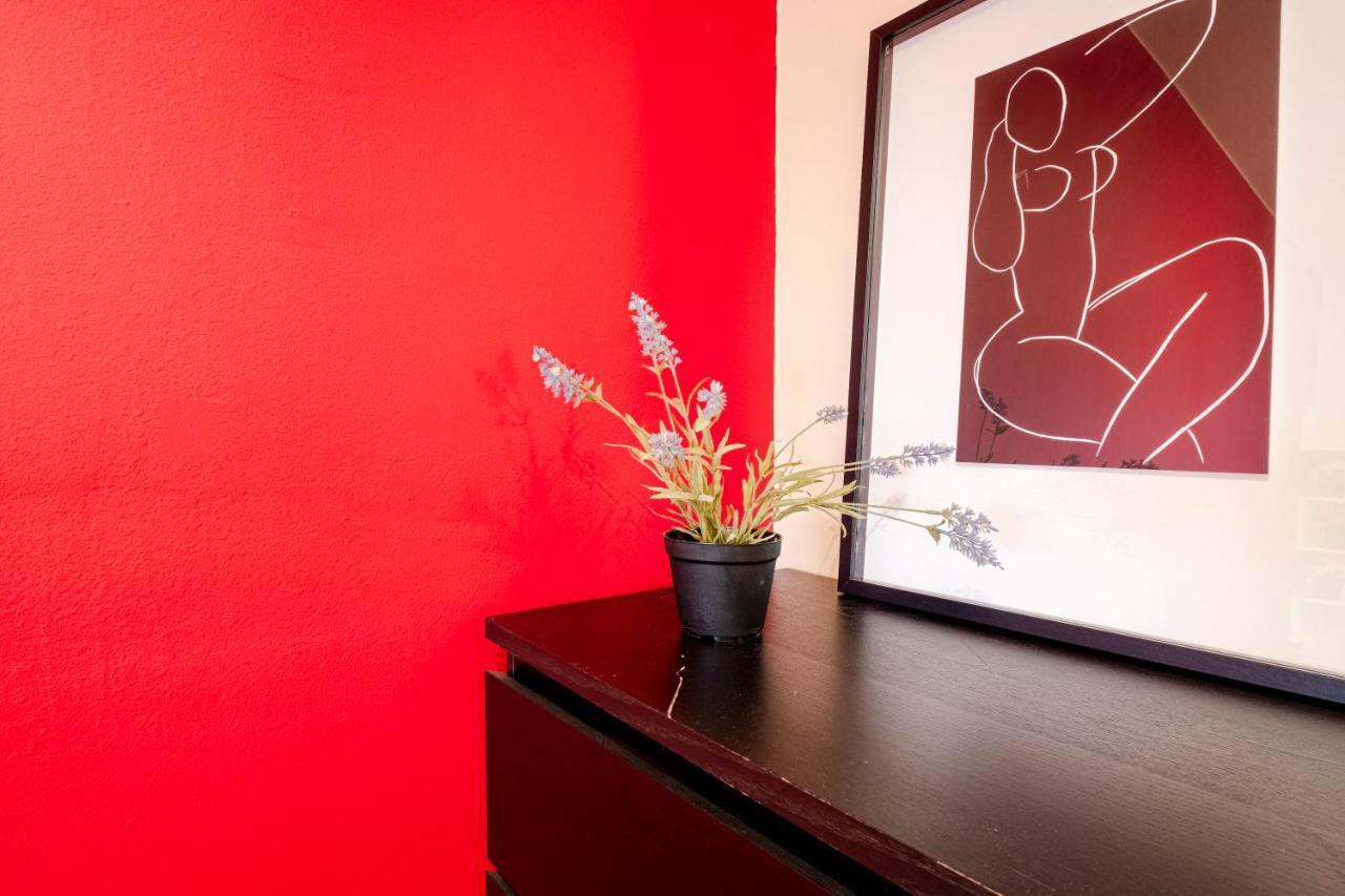 Three Bedroom Apartment In Sants Barcelona Ngoại thất bức ảnh