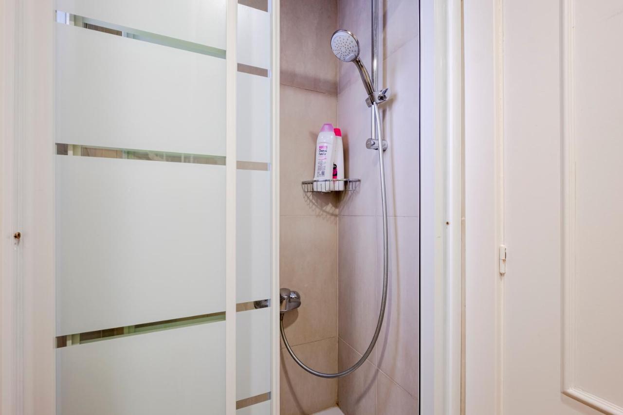 Three Bedroom Apartment In Sants Barcelona Ngoại thất bức ảnh