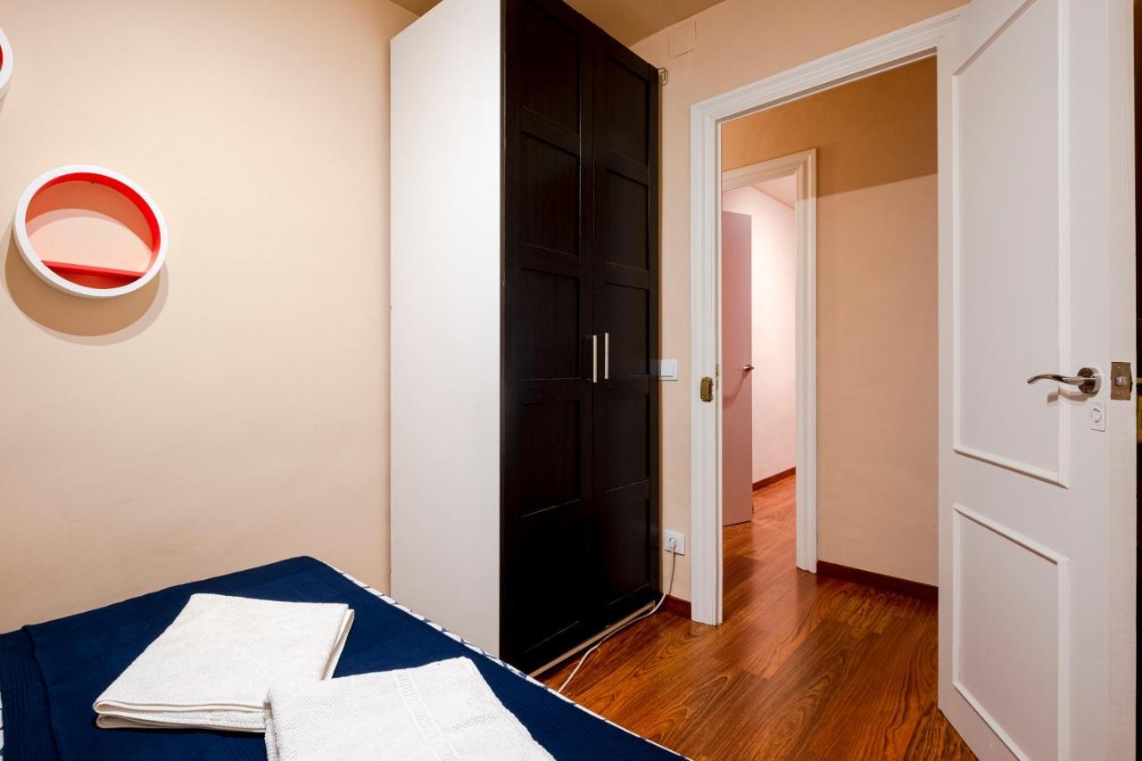 Three Bedroom Apartment In Sants Barcelona Ngoại thất bức ảnh