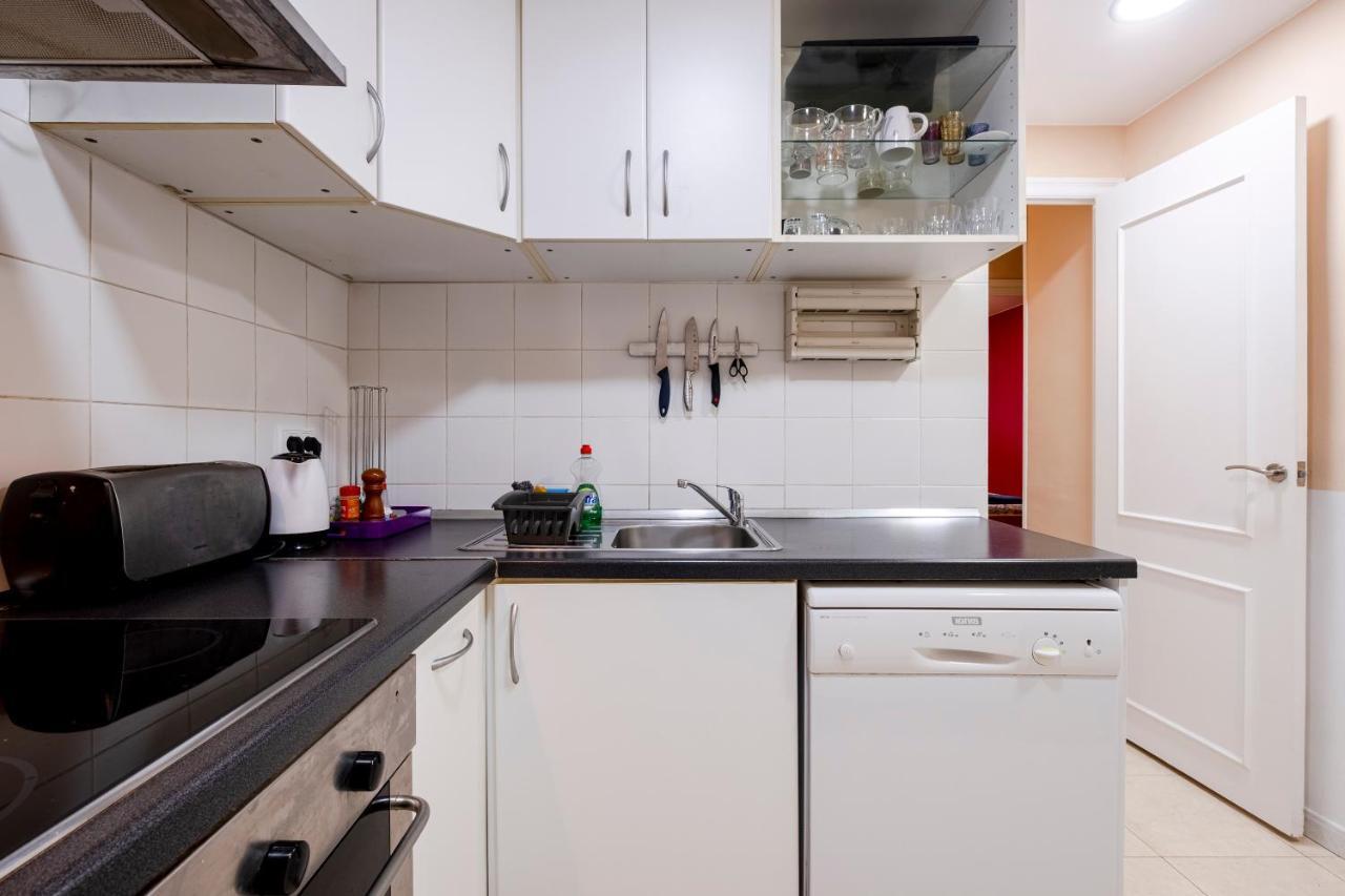 Three Bedroom Apartment In Sants Barcelona Ngoại thất bức ảnh