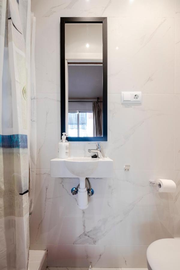 Three Bedroom Apartment In Sants Barcelona Ngoại thất bức ảnh